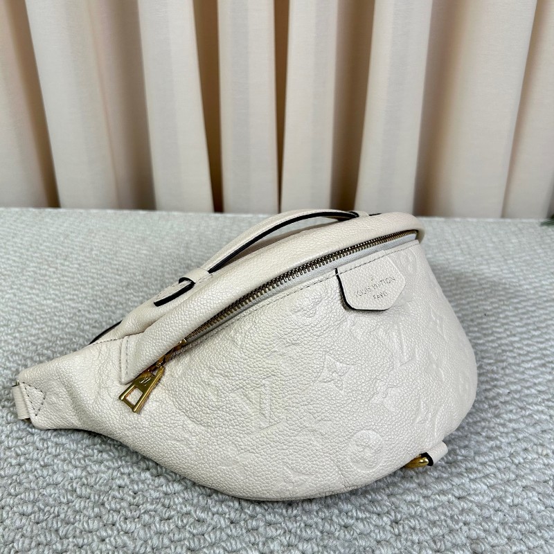 LV路易威登胸包 全皮壓紋 肩帶可調節 可當腰包 單肩包 、斜挎 …多種攜帶方式 容量實用 日常百搭-2