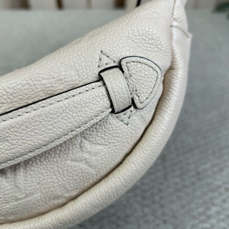 LV路易威登胸包 全皮壓紋 肩帶可調節 可當腰包 單肩包 、斜挎 …多種攜帶方式 容量實用 日常百搭-10