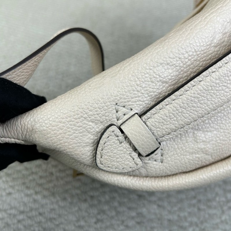 LV路易威登胸包 全皮壓紋 肩帶可調節 可當腰包 單肩包 、斜挎 …多種攜帶方式 容量實用 日常百搭-14