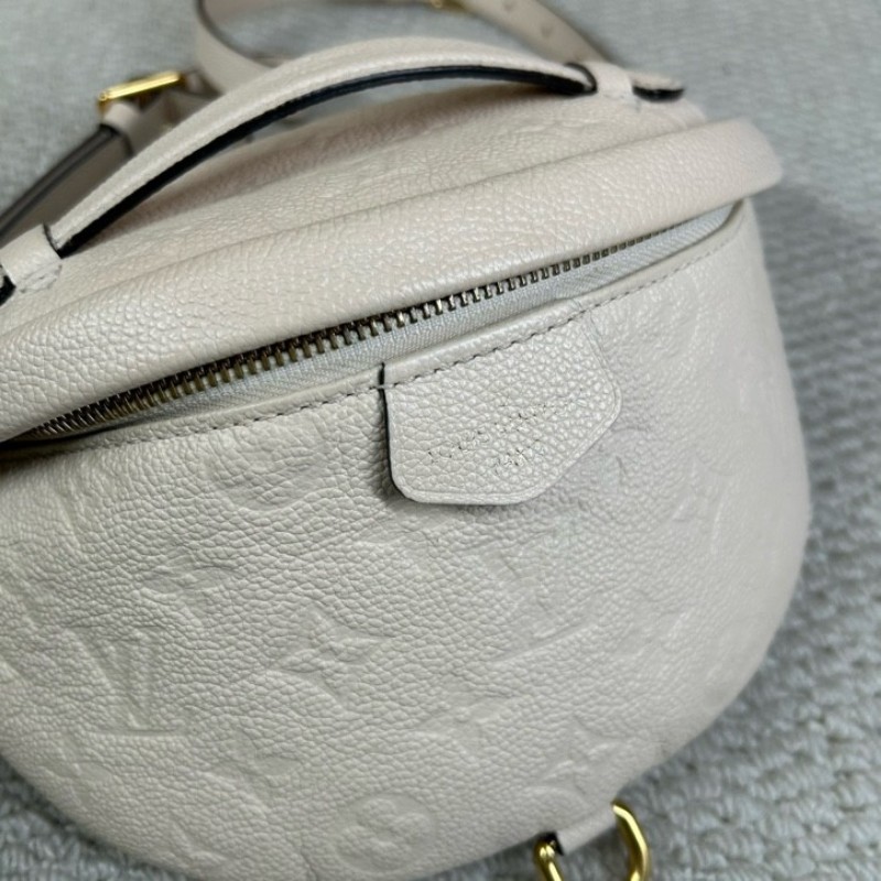 LV路易威登胸包 全皮壓紋 肩帶可調節 可當腰包 單肩包 、斜挎 …多種攜帶方式 容量實用 日常百搭-16