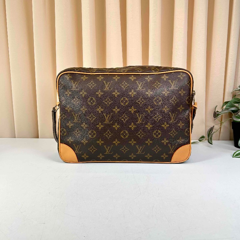 LV 路易威登老花大號橫版雙層相機包 中性款，男女都可駕馭，可單肩可斜挎，簡約百搭，不挑身材，酷帥街頭範兒~雙層實用大口袋設計，自重輕，容量大，通勤出遊都不在話下-1