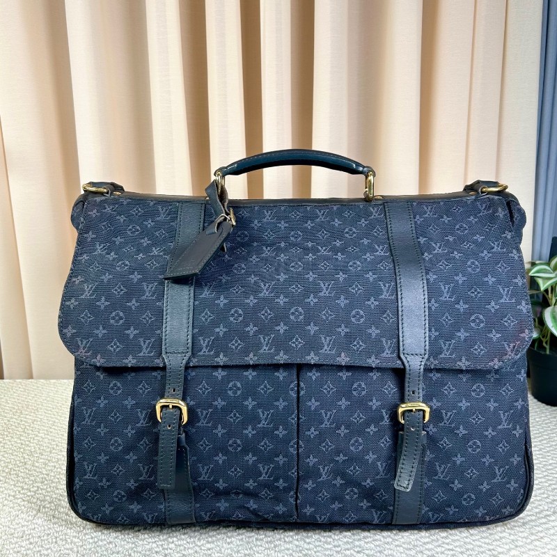 LV路易威登藍色丹寧郵差包 輕盈能裝 有肩帶可手提可斜挎可手提 多功能實用 側面卡扣設計 放東西很方便 丹寧材質 容量超大 日常通勤很合適-5
