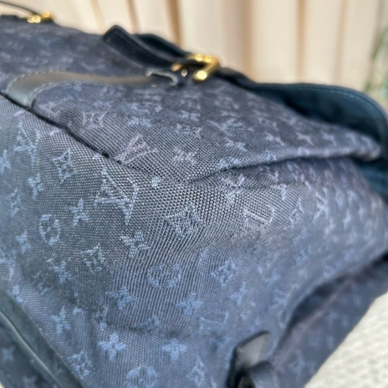 LV路易威登藍色丹寧郵差包 輕盈能裝 有肩帶可手提可斜挎可手提 多功能實用 側面卡扣設計 放東西很方便 丹寧材質 容量超大 日常通勤很合適-8