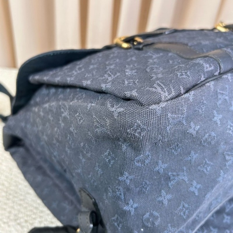 LV路易威登藍色丹寧郵差包 輕盈能裝 有肩帶可手提可斜挎可手提 多功能實用 側面卡扣設計 放東西很方便 丹寧材質 容量超大 日常通勤很合適-10