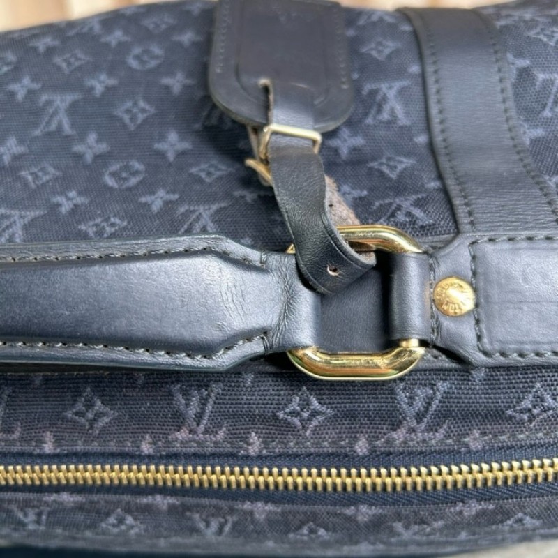 LV路易威登藍色丹寧郵差包 輕盈能裝 有肩帶可手提可斜挎可手提 多功能實用 側面卡扣設計 放東西很方便 丹寧材質 容量超大 日常通勤很合適-20