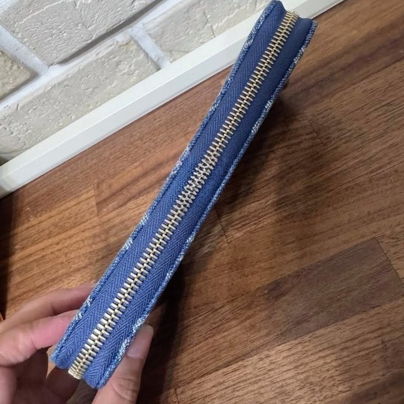 禮物~ 路易威登( louis vuitton) x 村上隆Monogram櫻桃圖案水洗丹寧牛仔拉鍊長夾/ LV x TM Denim Cherry Zippy Wallet-4