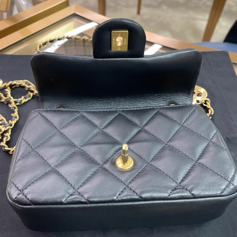 香奈兒經典CF 大mini CHANEL香奈儿 CF 大mini 爱心链条 芯片款 黑金 内里干净 成色优秀，热门款，金刚色，专柜价43000hkd，香奈儿大迷你黑金，能放大手机-4