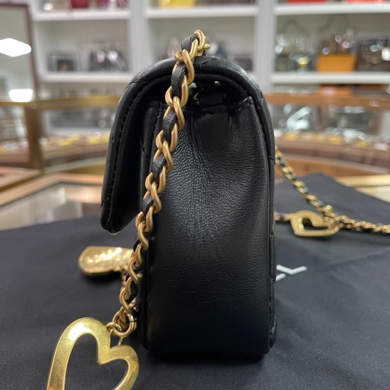 香奈兒經典CF 大mini CHANEL香奈儿 CF 大mini 爱心链条 芯片款 黑金 内里干净 成色优秀，热门款，金刚色，专柜价43000hkd，香奈儿大迷你黑金，能放大手机-13