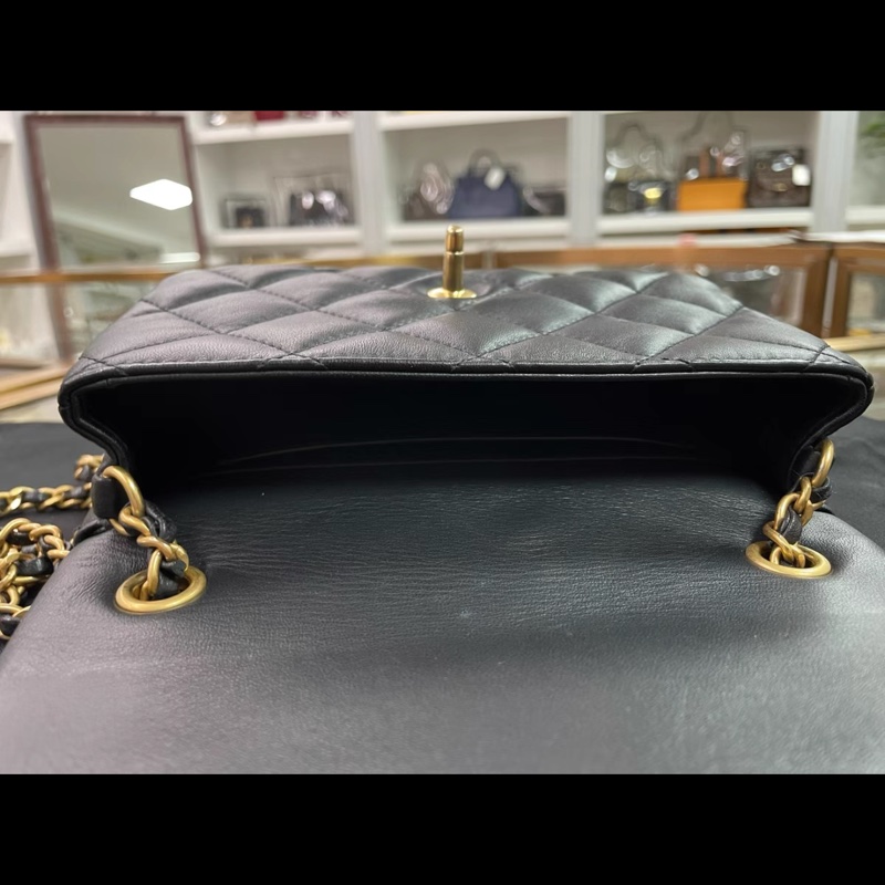 香奈兒經典CF 大mini CHANEL香奈儿 CF 大mini 爱心链条 芯片款 黑金 内里干净 成色优秀，热门款，金刚色，专柜价43000hkd，香奈儿大迷你黑金，能放大手机-17