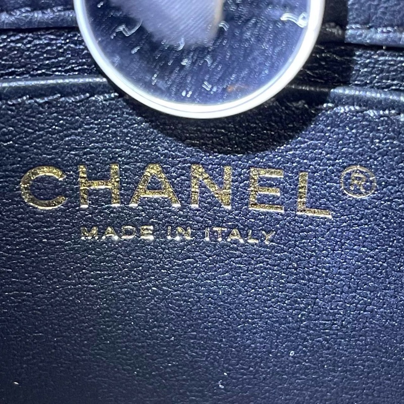 香奈兒經典CF 大mini CHANEL香奈儿 CF 大mini 爱心链条 芯片款 黑金 内里干净 成色优秀，热门款，金刚色，专柜价43000hkd，香奈儿大迷你黑金，能放大手机-40