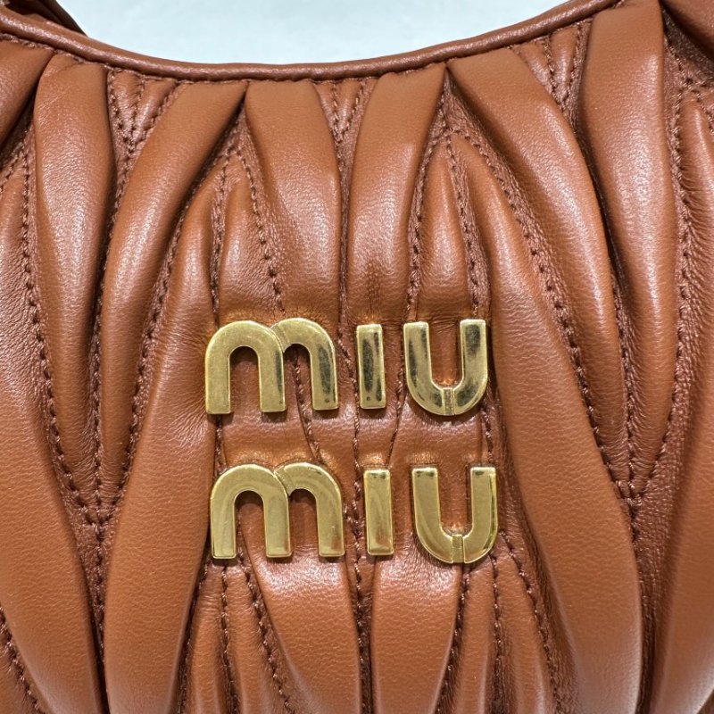 🎊新年特賣🧧Miu Miu 5BC125 Wander Matelasse 納帕軟皮半月包 赤土紅色﻿-7
