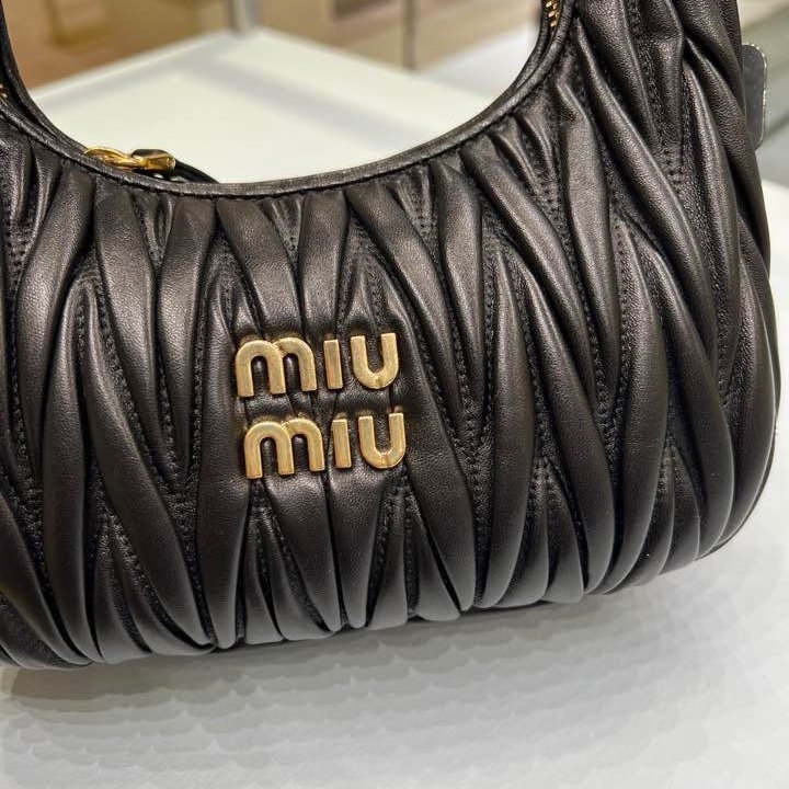 🎊新年特賣🧧Miu Miu 5BC125 Wander Matelasse 納帕軟皮半月包 黑色﻿-9