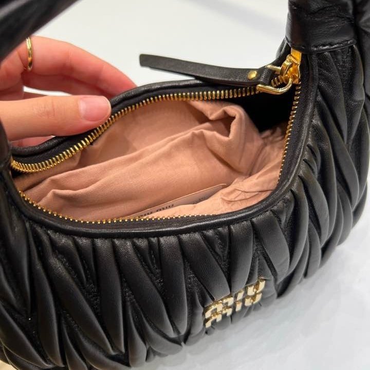 🎊新年特賣🧧Miu Miu 5BC125 Wander Matelasse 納帕軟皮半月包 黑色﻿-12