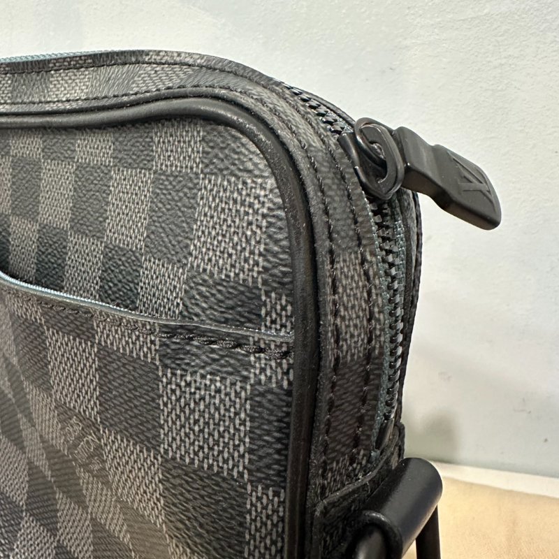 Louis Vuitton 黑棋盤格帆布拉鍊郵差包-20