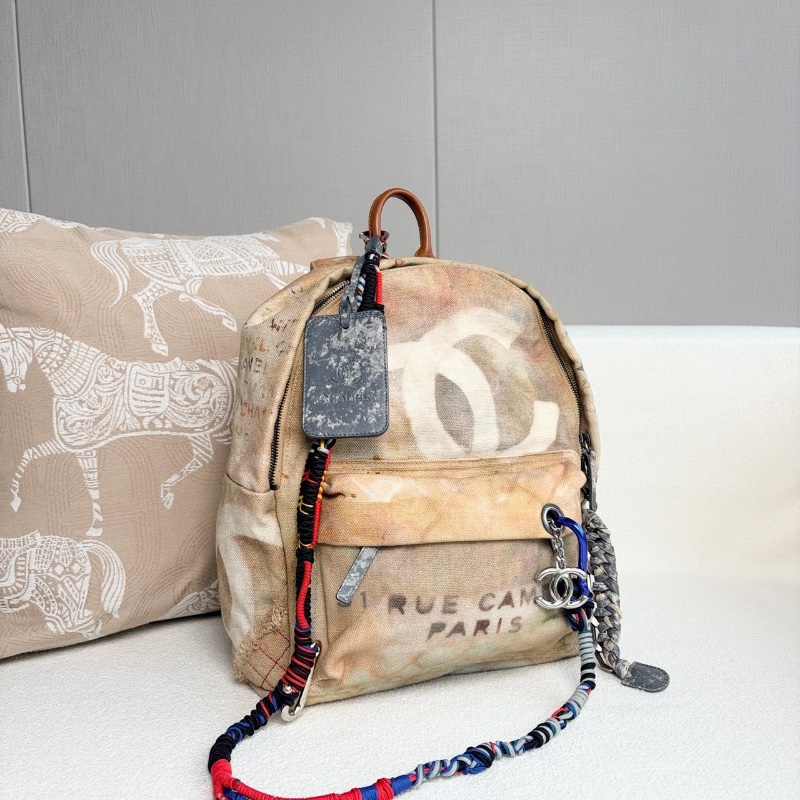 Chanel反戰塗鴉後背包米色仿舊28*33*12 98新配件塵袋掛繩-3