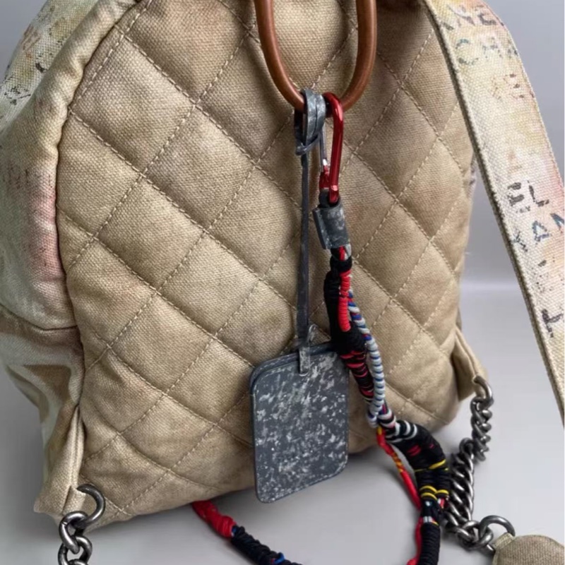 Chanel反戰塗鴉後背包米色仿舊28*33*12 98新配件塵袋掛繩-5