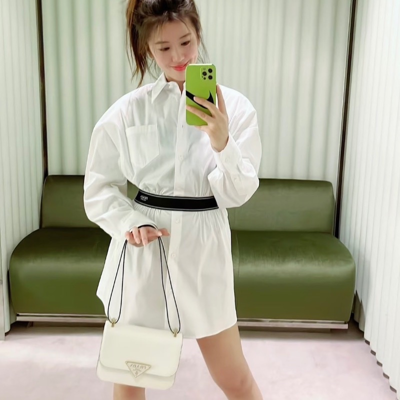 PRADA 翻蓋白色漆皮金扣logo19*12*6 98新配件塵袋-0
