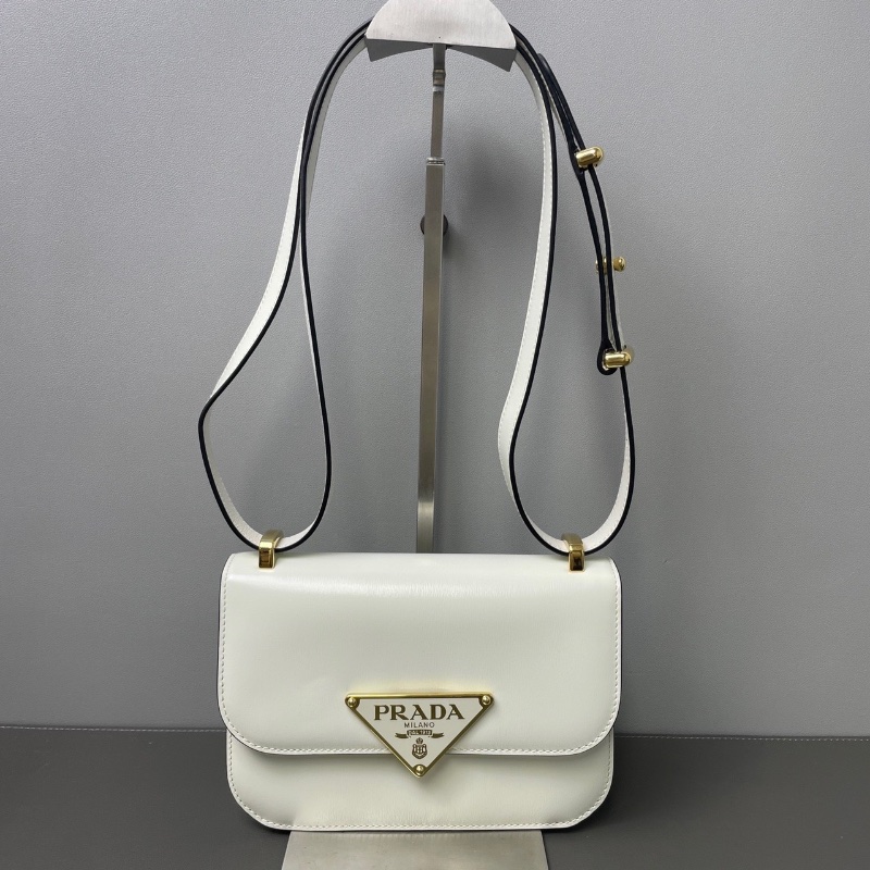 PRADA 翻蓋白色漆皮金扣logo19*12*6  98新配件塵袋-1