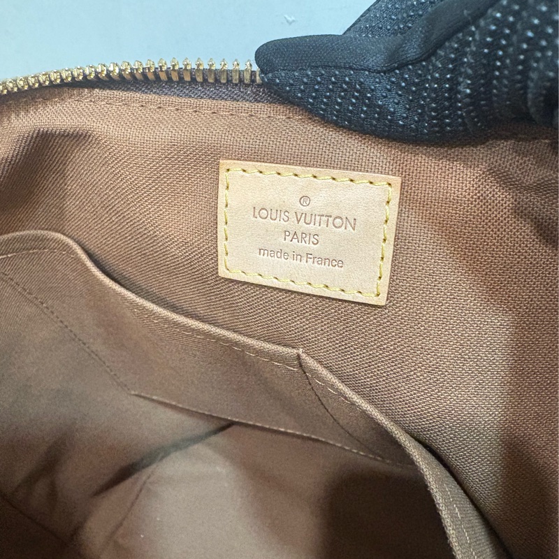 LV 老花手提皺摺包 附斜背帶-7