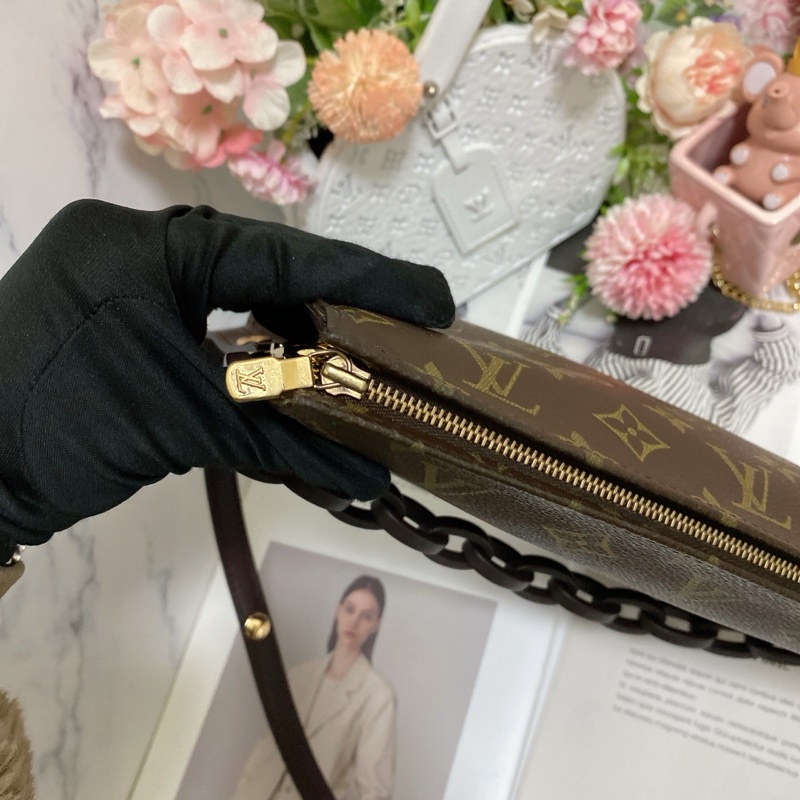 LV M47542 26梳洗包手拿包鏈條包🏅-13