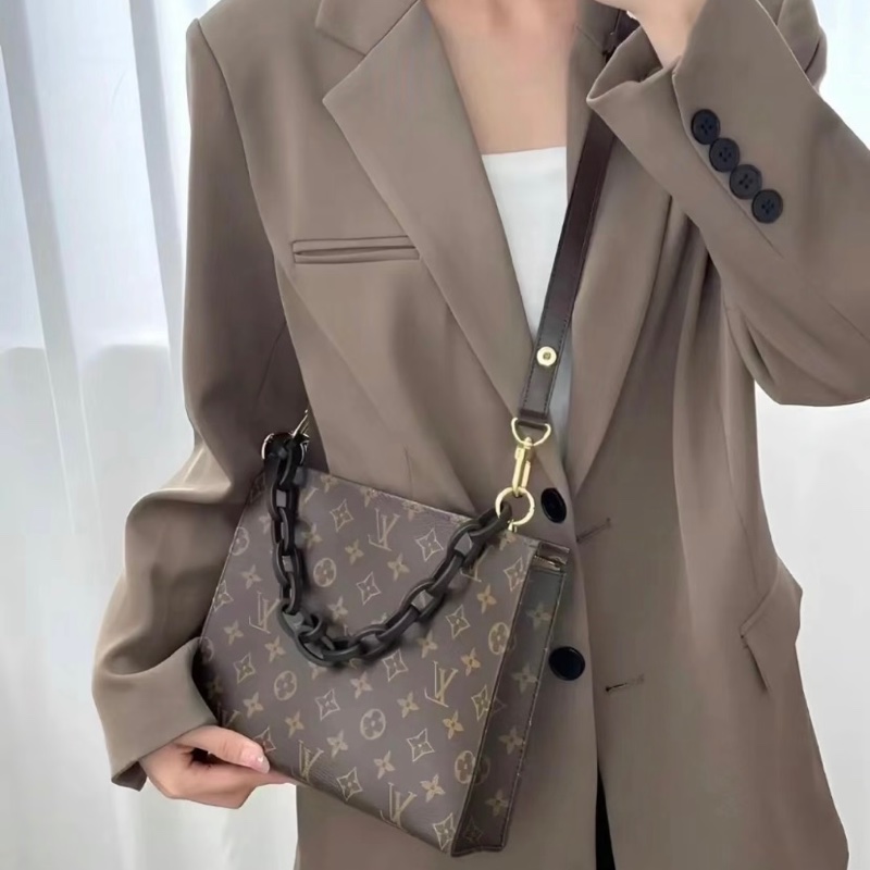 LV M47542 26梳洗包手拿包鏈條包🏅-21