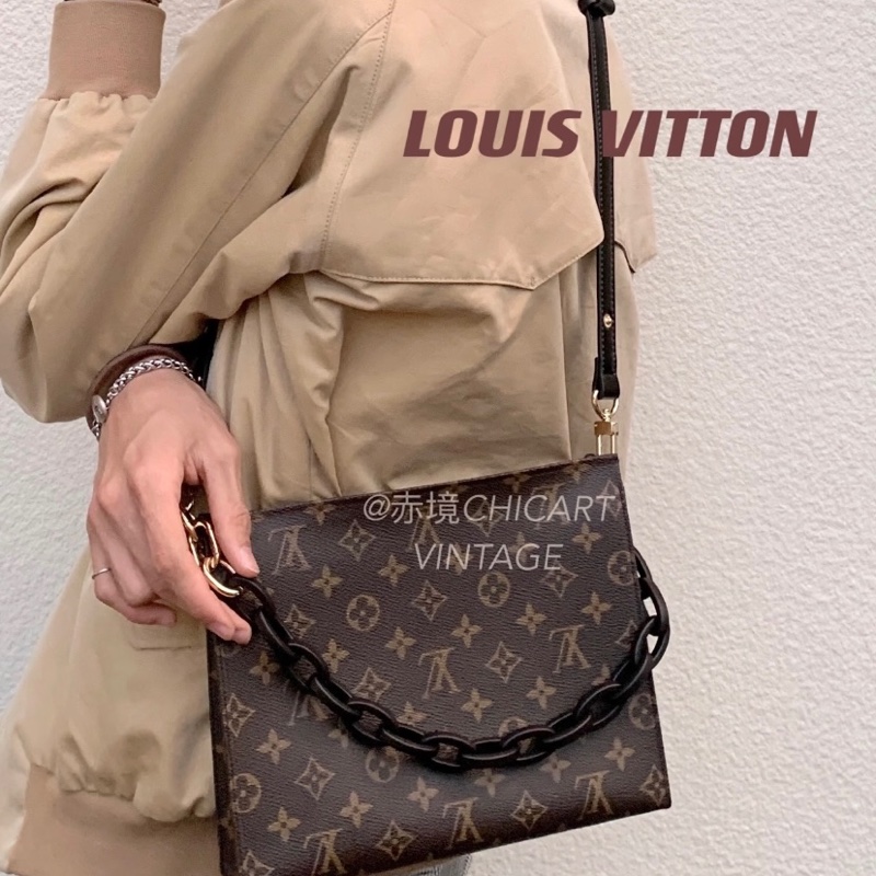 LV M47542 26梳洗包手拿包鏈條包🏅-25
