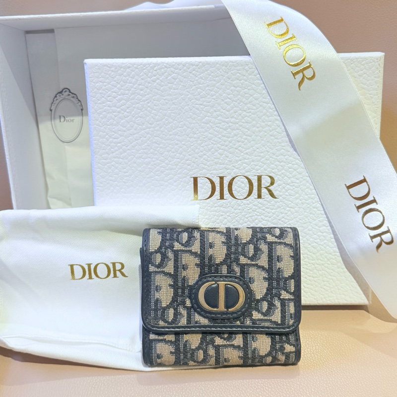 Dior MONTAIGNE 蒙田老花藍色緹花布翻蓋三折短夾-0