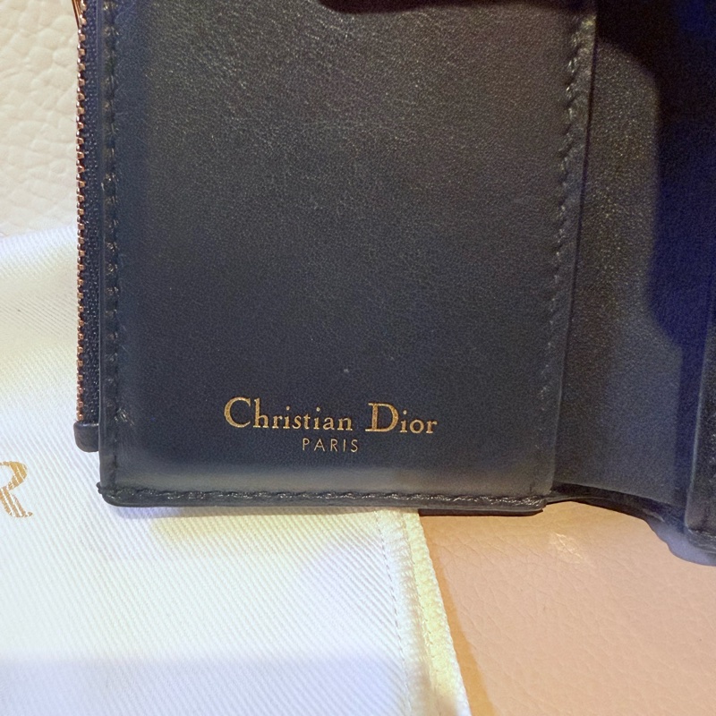 Dior MONTAIGNE 蒙田老花藍色緹花布翻蓋三折短夾-3