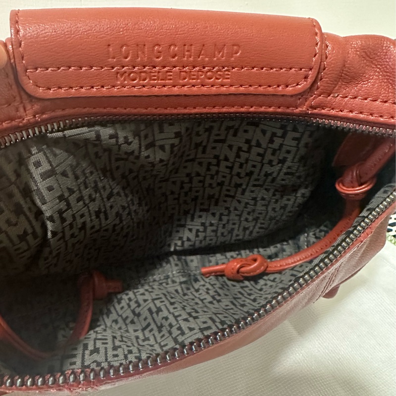 LONGCHAMP Le Pliage Cuir 小羊皮灰釦斜背包(紅磚色/朱紅色）-4