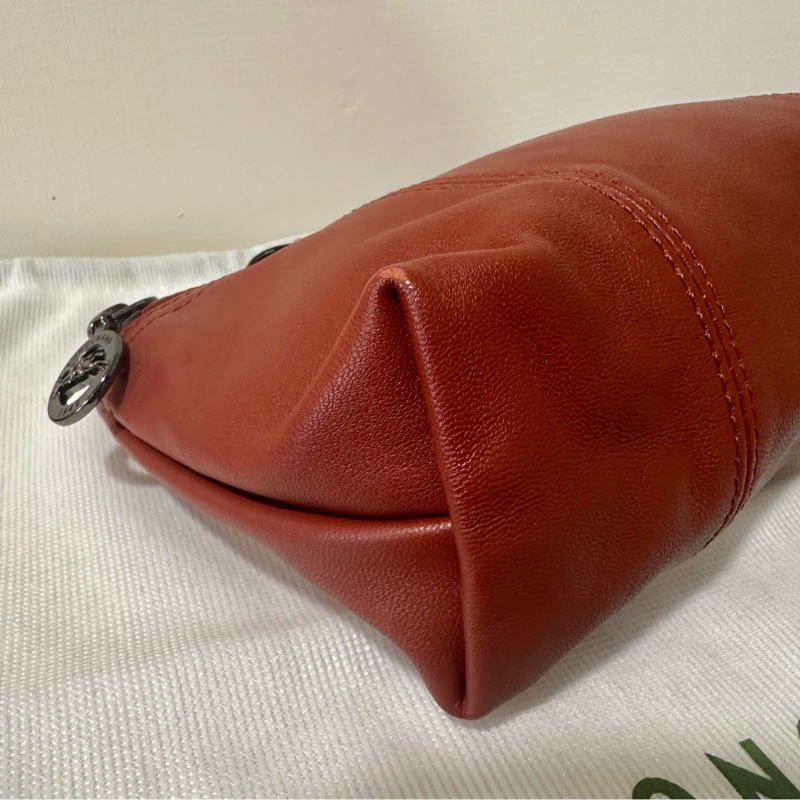 LONGCHAMP Le Pliage Cuir 小羊皮灰釦斜背包(紅磚色/朱紅色）-5