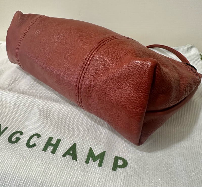 LONGCHAMP Le Pliage Cuir 小羊皮灰釦斜背包(紅磚色/朱紅色）-6