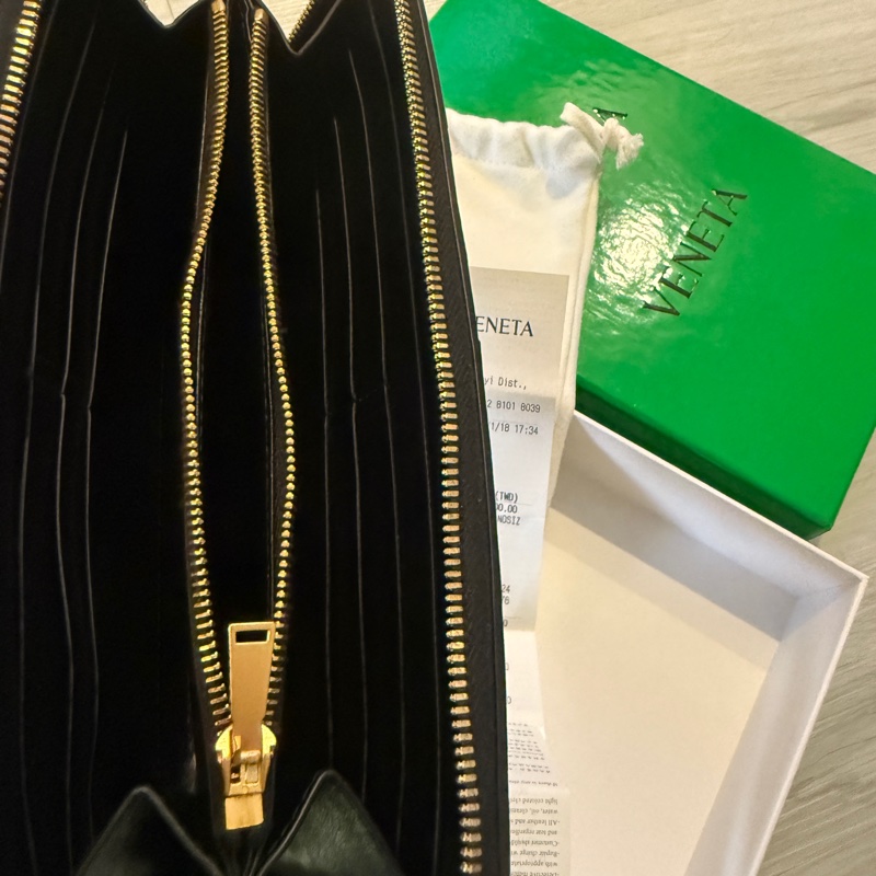 BOTTEGA VENETA BV Cassette 大格編織羊皮長皮夾黑色-1