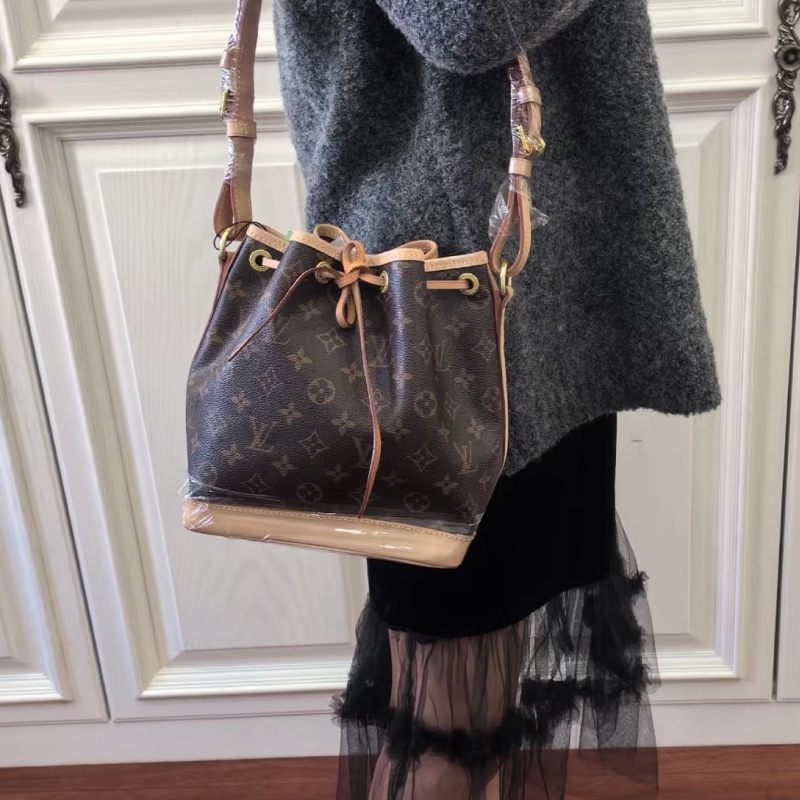 時髦日常款👜 超低價😍LV路易威登老花noe中號抽繩水桶包單肩斜挎包-7