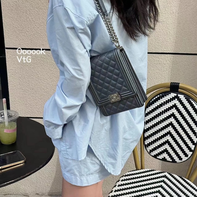 Chanel Leboy 豎版 荔枝牛皮黑金-15