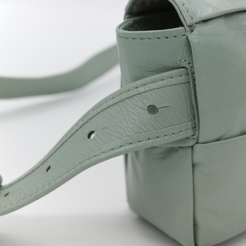 Bottega Veneta 寶緹嘉 Cassette 開心果綠 紙感小牛皮 肩背包-8