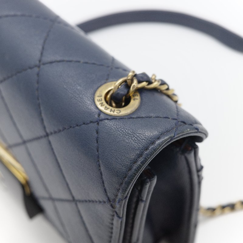 Chanel香奈兒 Beauty Lock 藍色 羊皮 翻蓋包 肩背包-11