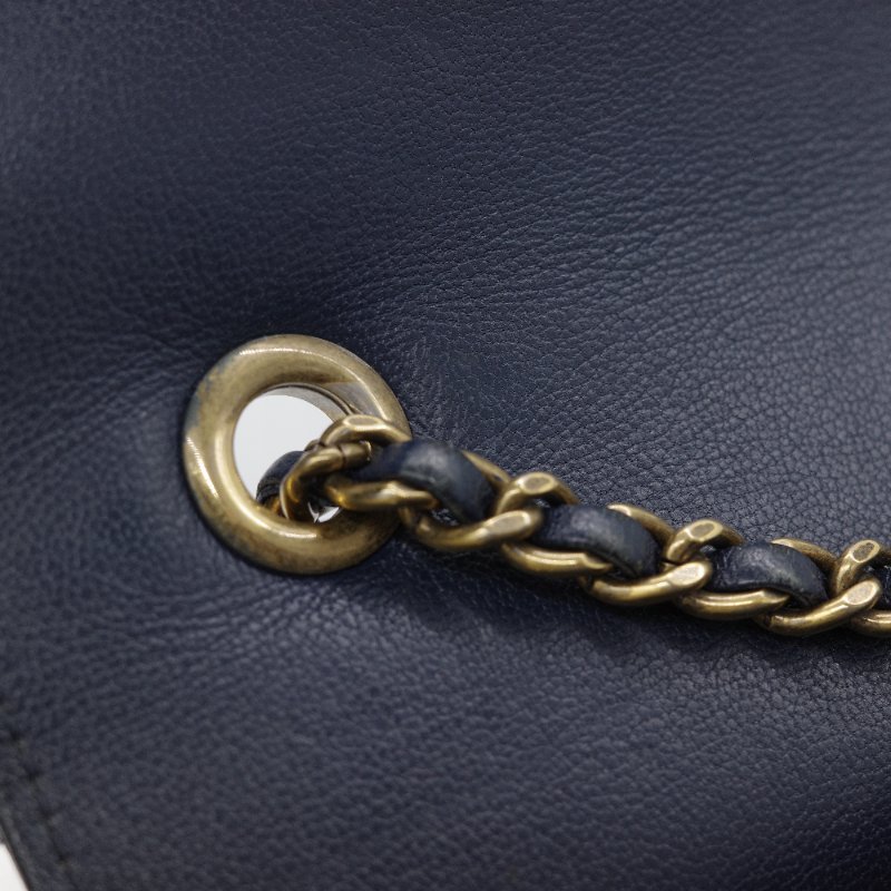 Chanel香奈兒 Beauty Lock 藍色 羊皮 翻蓋包 肩背包-14