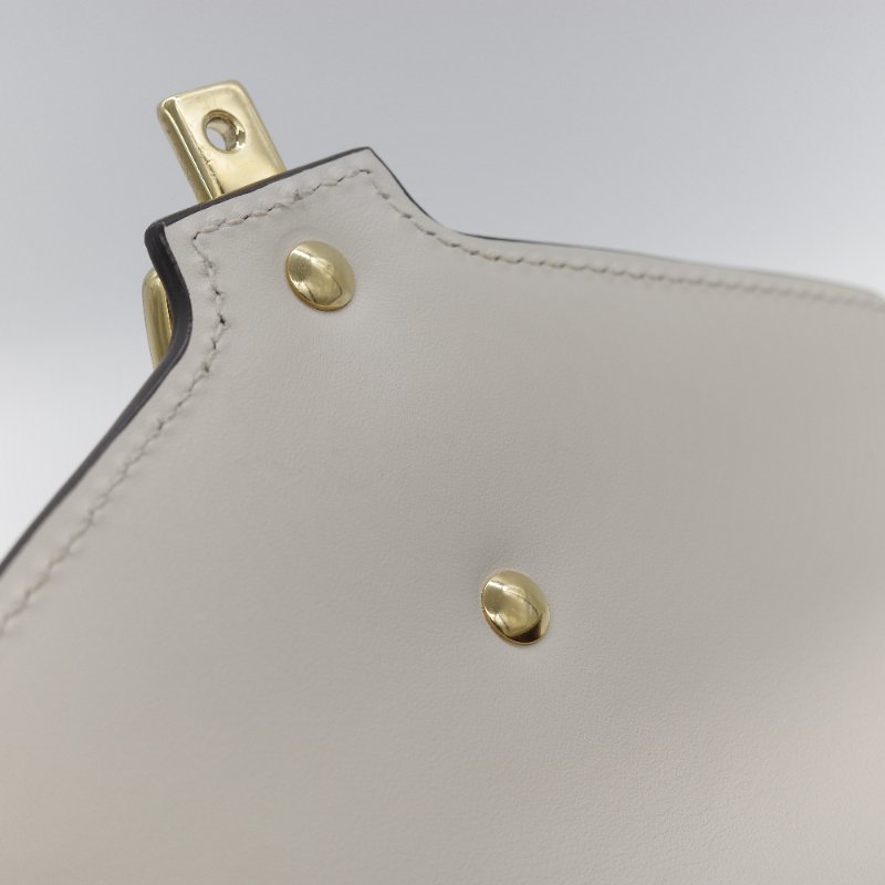 Gucci 古馳  Sylvie 白色 牛皮 織帶背帶 金釦 迷你手提包-15