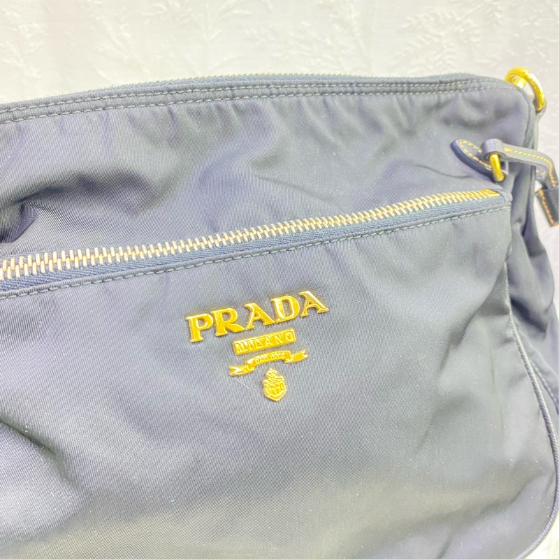 prada bag-3