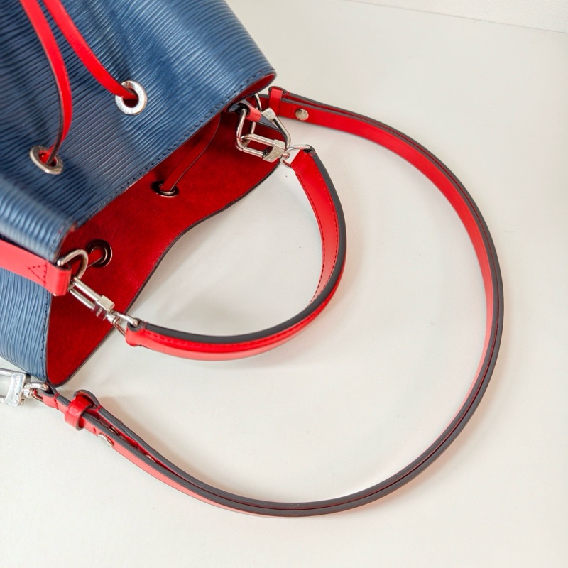 LV路易威登/Louis Vuitton 粒面牛皮革 藍色紅內裡-4