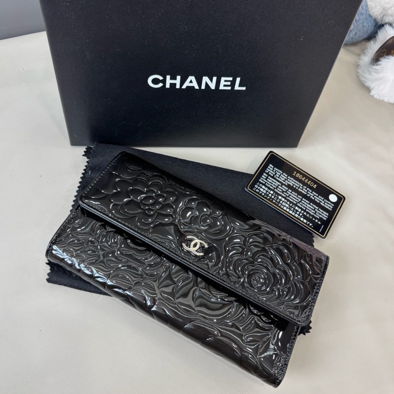 【全新品】Chanel 香奈兒黑銀漆皮山茶花壓紋長款錢包 18開-0