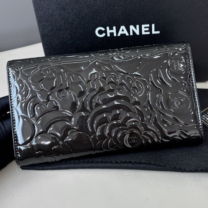 【全新品】Chanel 香奈兒黑銀漆皮山茶花壓紋長款錢包 18開-2