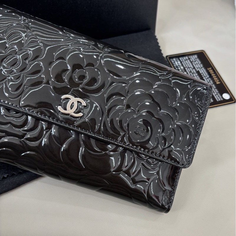 【全新品】Chanel 香奈兒黑銀漆皮山茶花壓紋長款錢包 18開-6