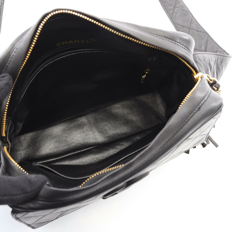 香奈兒 (CHANEL) 絎縫斜背包，羊皮材質，黑色，二手，金色五金，CC-2