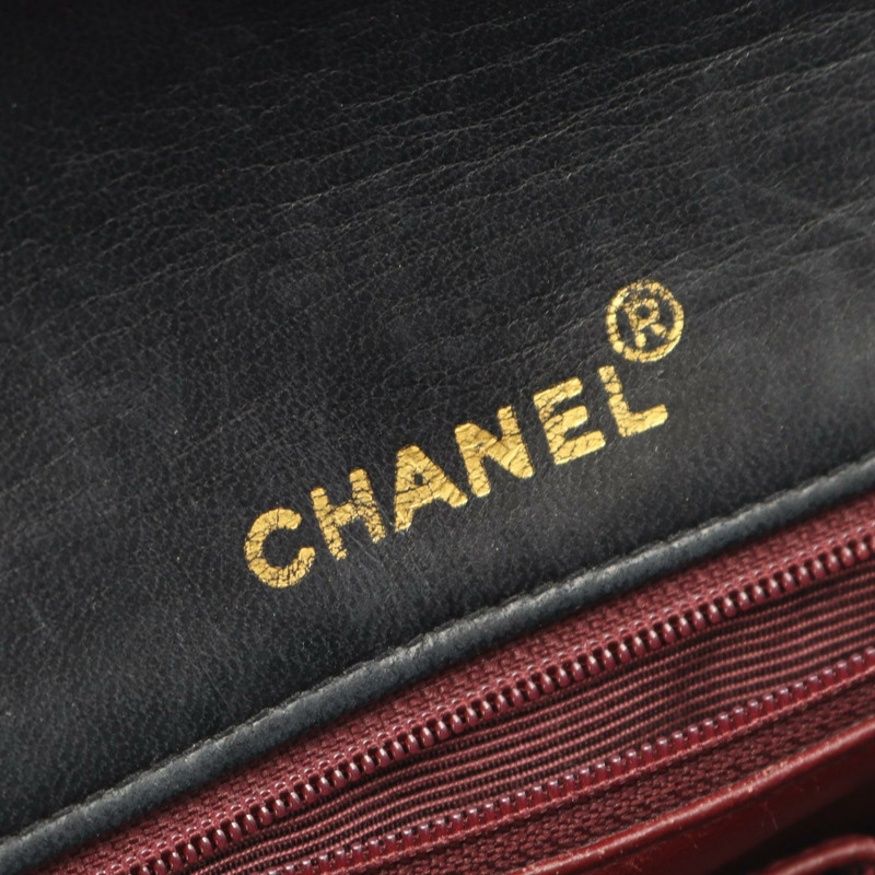 香奈兒全蓋絎縫鏈條斜背單肩包，羊皮材質，黑色，金色五金，二手-3