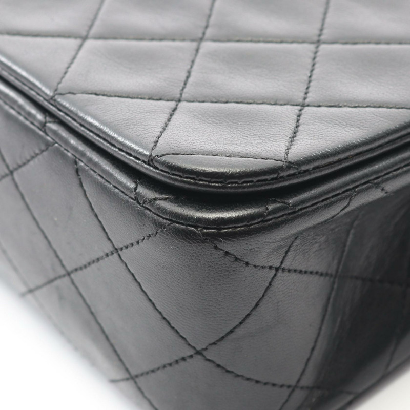 香奈兒全蓋絎縫鏈條斜背單肩包，羊皮材質，黑色，金色五金，二手-6