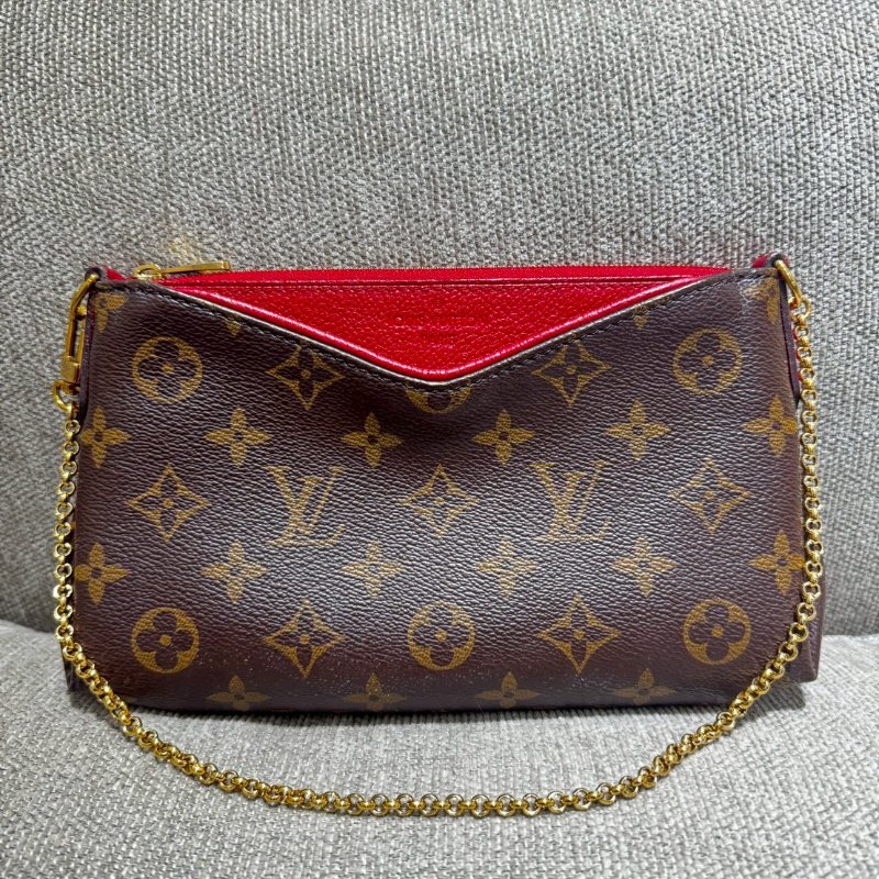 LV 手拿包-0
