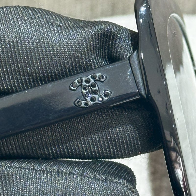 Chanel方形水鑽字母太陽眼鏡-1