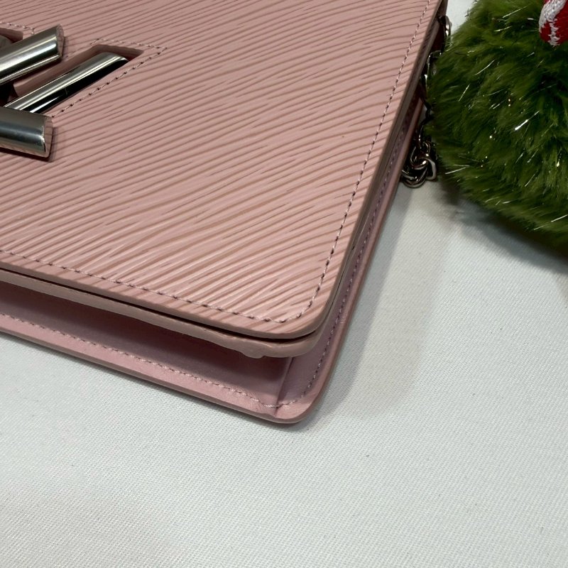 LV 粉色TWIST WOC鏈帶包-7