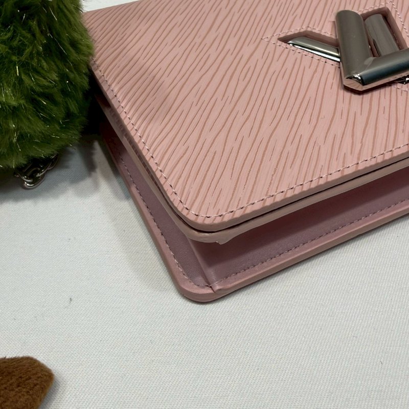 LV 粉色TWIST WOC鏈帶包-8